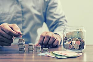 为什么选择EETRADE易投?极速交易+智能风控+全球牌照的AI交易平台